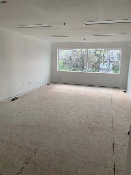 More Photos Of 167 N Greenleaf St, Gurnee Loft Creative Space For Sale