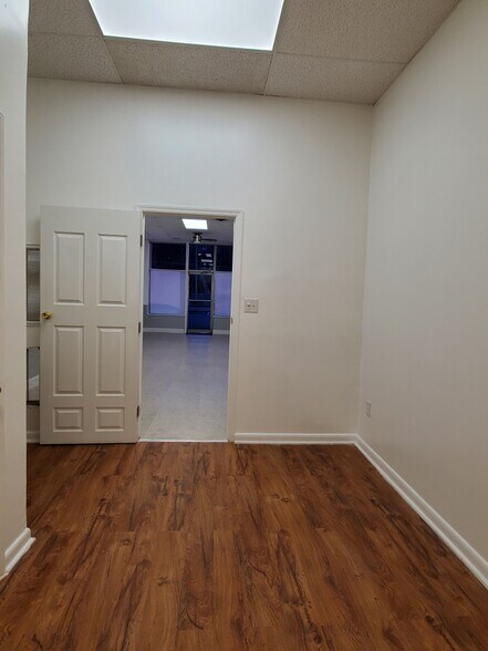 More Photos Of 4665 Brownsboro Rd, Winston-Salem Freestanding For Sale