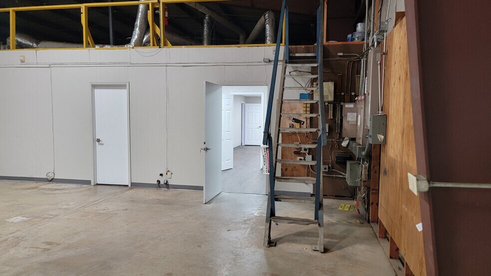 More Photos Of 2312 TX-135 Hwy, Kilgore Warehouse For Lease