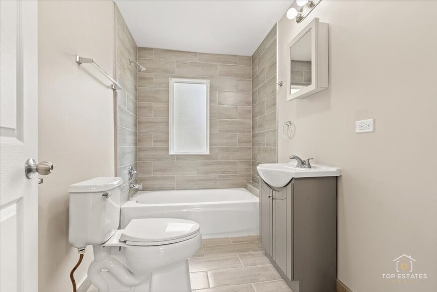 More Photos Of 1542 Victoria Ave, North Chicago Apartments For Sale