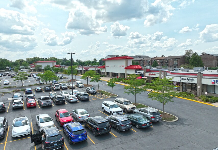 More Photos Of 1090-1170 S Roselle Rd, Schaumburg Storefront For Sale