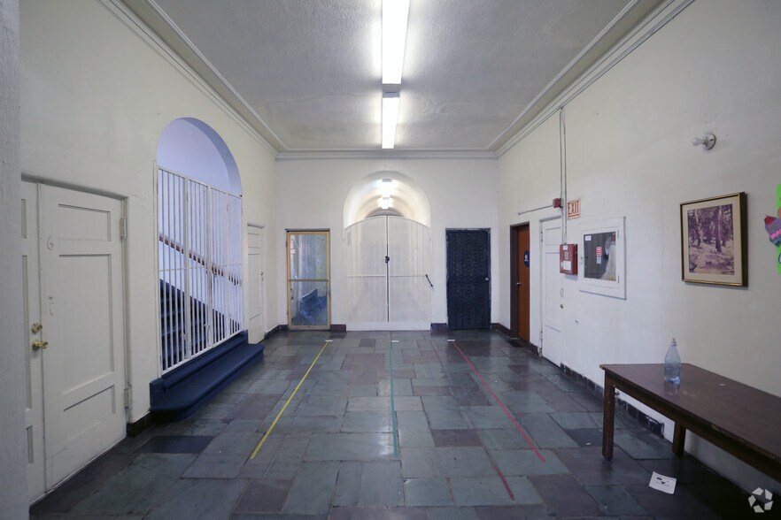 More Photos Of 120 E 25th St, Los Angeles Religious Facility For Lease