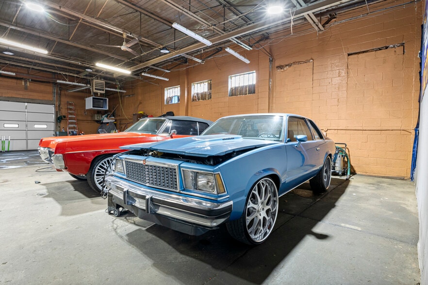 More Photos Of 8301 W Chicago, Detroit Flex For Sale
