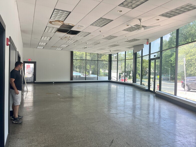 More Photos Of 1245 Central Park Ave, Yonkers Auto Dealership For Lease