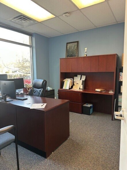 More Photos Of 4170 Lafayette Center Dr, Chantilly Light Distribution For Sale