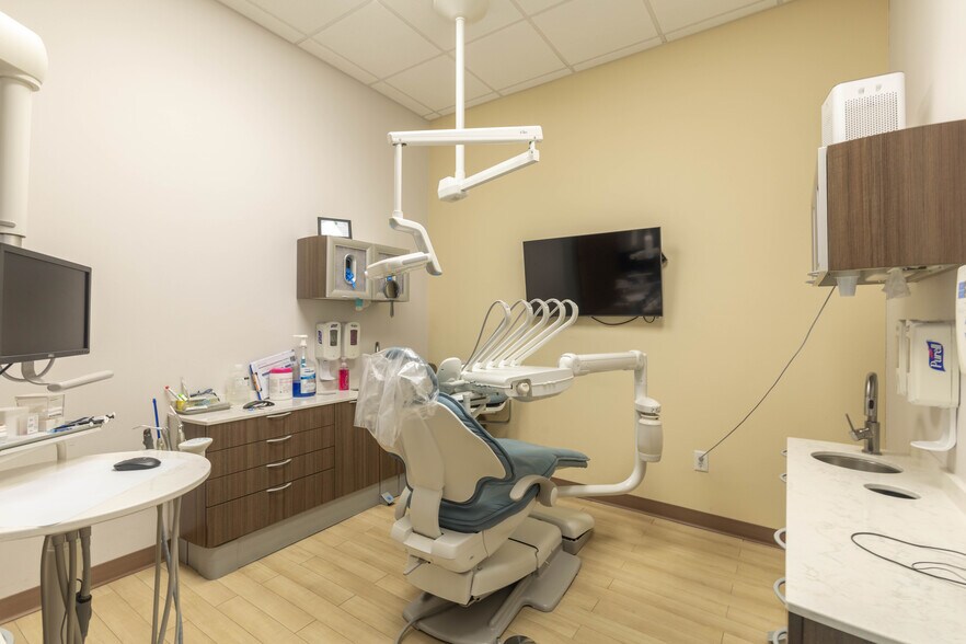 More Photos Of E Del Mar Blvd @ Winfield Pkwy, Laredo Unknown For Lease