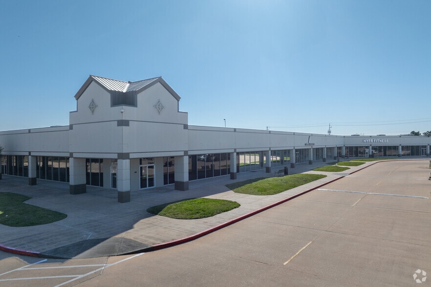 More Photos Of 3701 Outlet Center Dr, Sealy Unknown For Lease