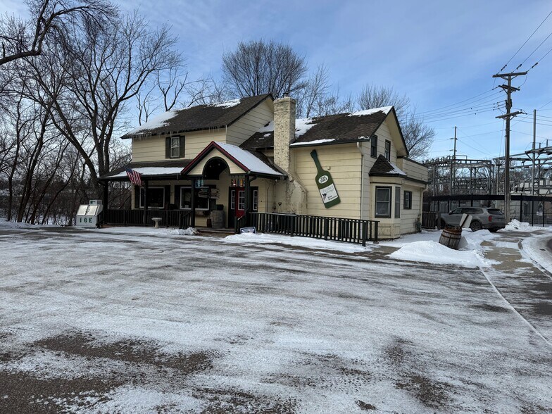 More Photos Of 400 Highway 7, Excelsior Freestanding For Sale