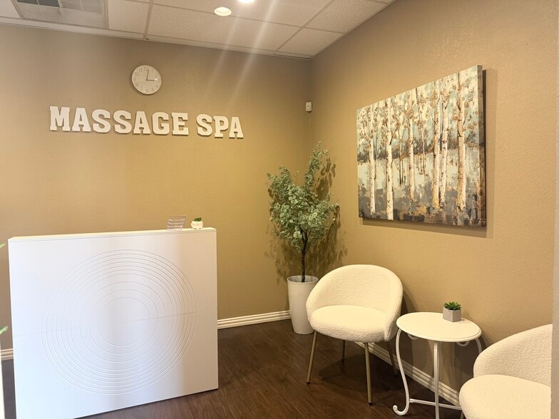 More Photos Of 2313 Roosevelt Dr, Dwg Office For Sale