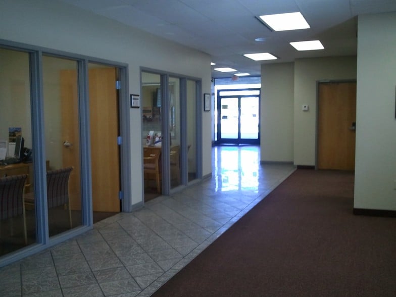 More Photos Of 3001 W Indian School Rd, Phoenix Office For Sale