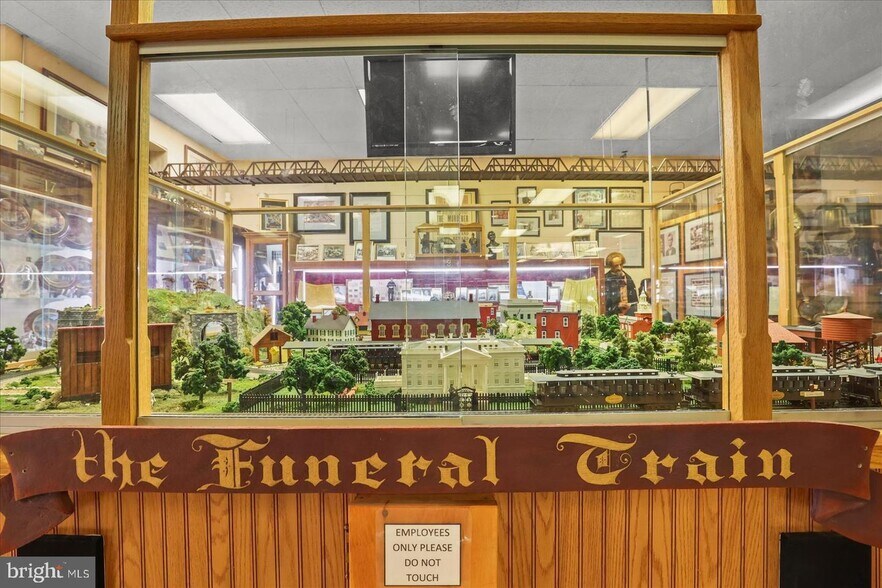 More Photos Of 425 Steinwehr Ave, Gettysburg Storefront Retail Office For Sale