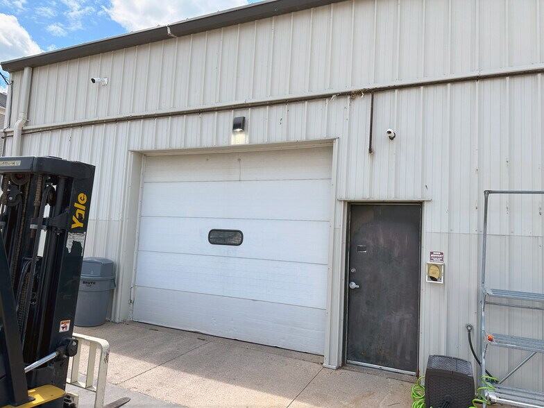 More Photos Of 232 E 1st St, Monticello Storefront Retail Office For Sale