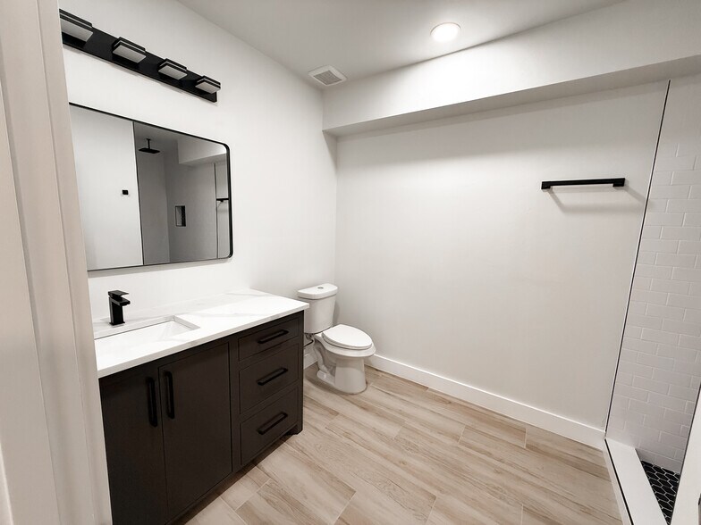 More Photos Of 1420 Linwood Blvd, Oklahoma City Office For Sale