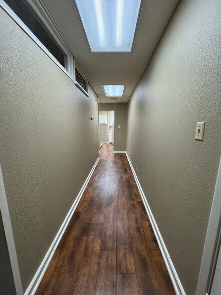 More Photos Of 611 N Esplanade St, Cuero Medical For Sale