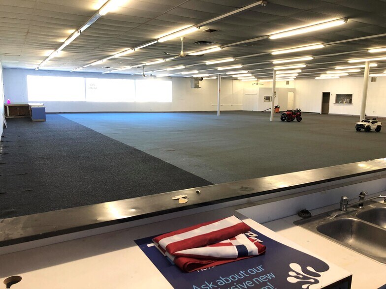 More Photos Of 610 N Greece Rd, Rochester Unknown For Lease