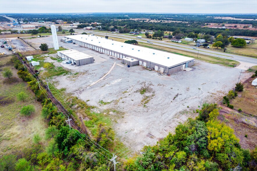 More Photos Of 7576 N Highway 81, Duncan Manufacturing For Sale