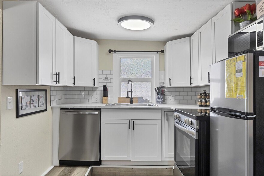 More Photos Of 115 Friendship Ln, Englewood Apartments For Sale