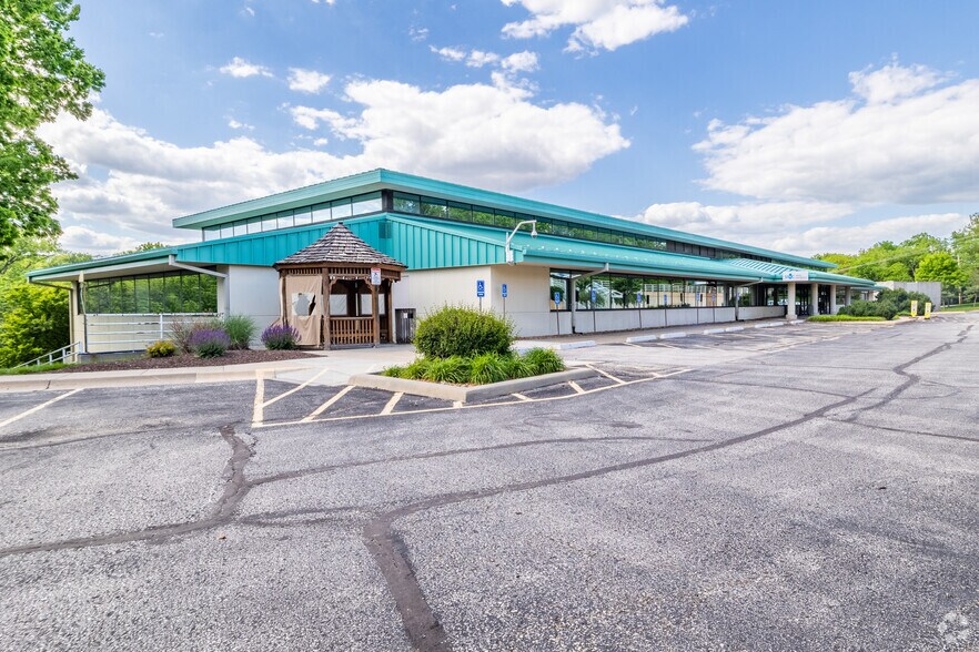 More Photos Of 2000 Bluffs Dr, Lawrence Office For Lease