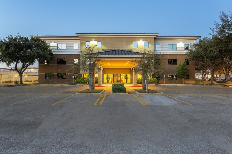 More Photos Of 800 Peakwood Dr, Houston Unknown For Lease