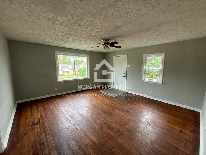 More Photos Of 1900 Broadway St, Anderson Storefront Retail Office For Sale