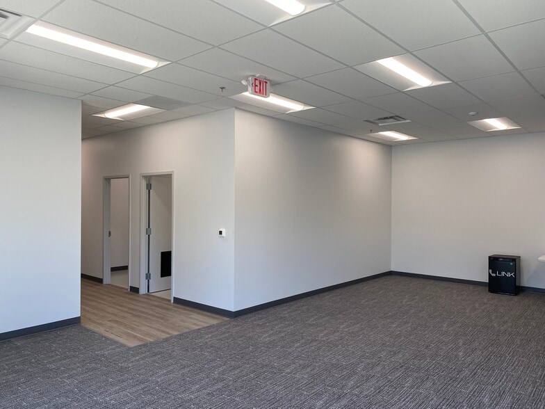 More Photos Of 321 Apple Valley Rd, Winchester Warehouse For Lease