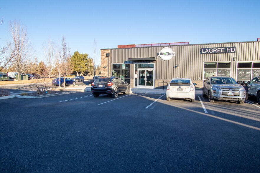 More Photos Of 1462 NE Cushing Dr, Bend General Retail For Lease