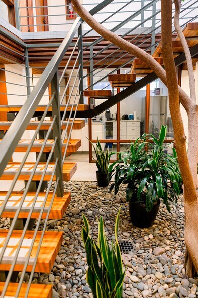 More Photos Of 535 N Highway 101, Solana Beach Office For Lease