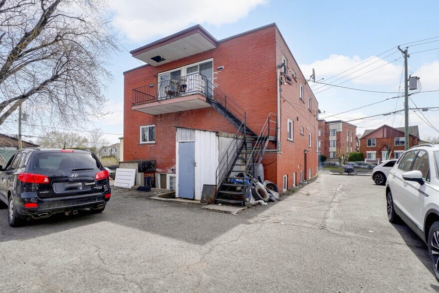 More Photos Of 51 Boul Desjardins E, Sainte-therese Apartments For Sale