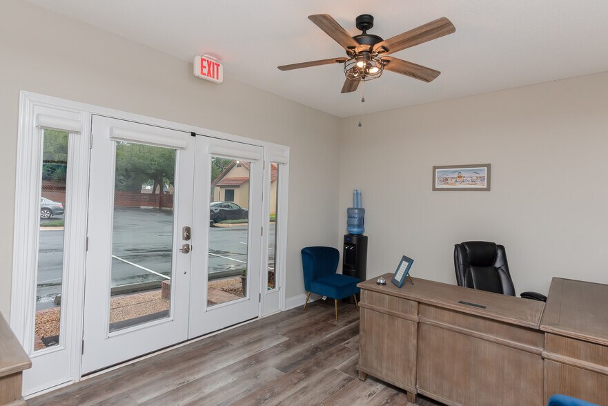 More Photos Of 77-87 Bay Bridge Dr, Gulf Breeze Medical For Sale