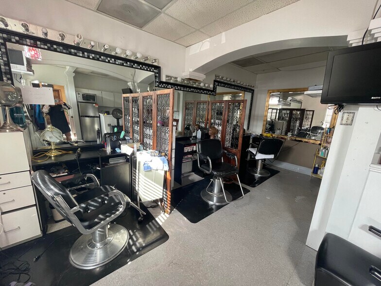More Photos Of 5808 Monroe Rd, Charlotte Office For Sale