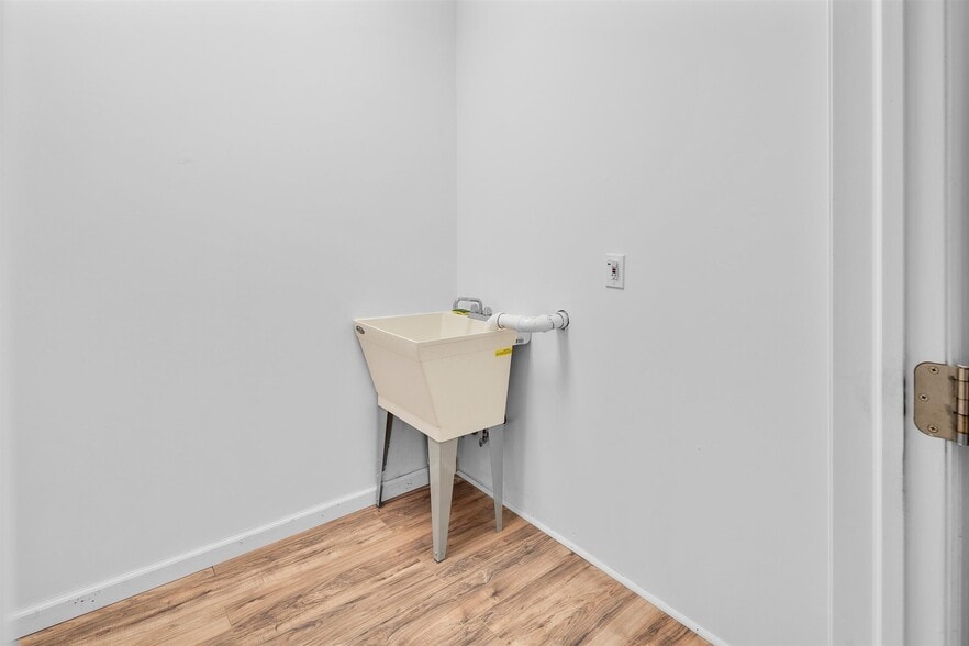 More Photos Of 680 Route 33 E, East Windsor General Retail For Lease