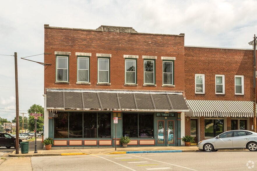 More Photos Of 130 W Kentucky St, Franklin General Retail For Sale