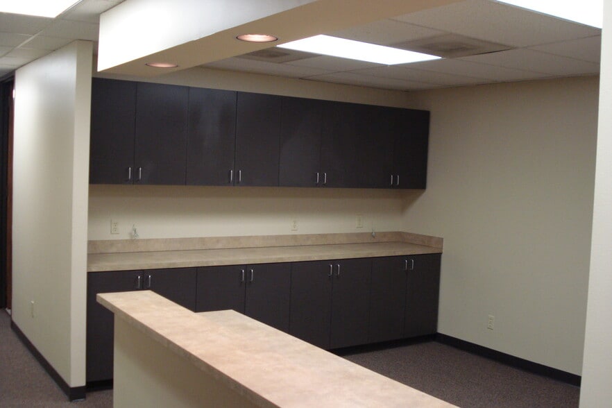 More Photos Of 17115 Red Oak Dr, Houston Medical For Lease