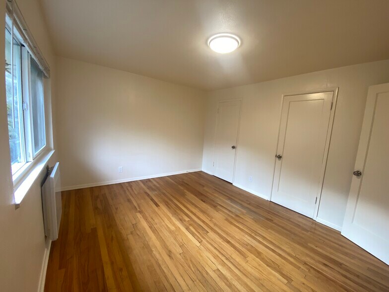 More Photos Of 300 W 4th St, The Dalles Apartments For Sale
