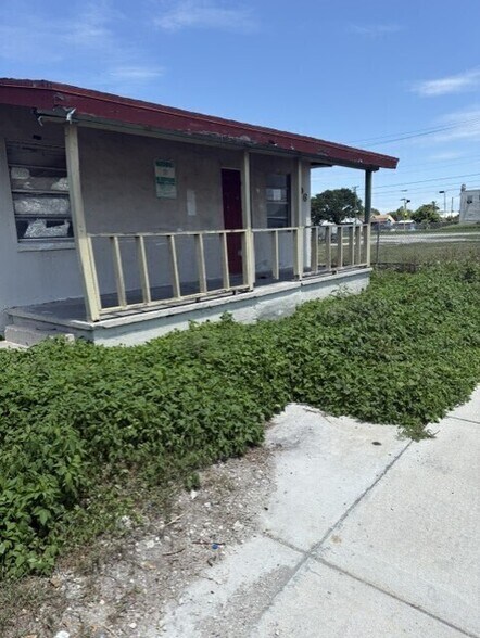 More Photos Of 106 SW 10th Ave, South Bay Multifamily For Sale
