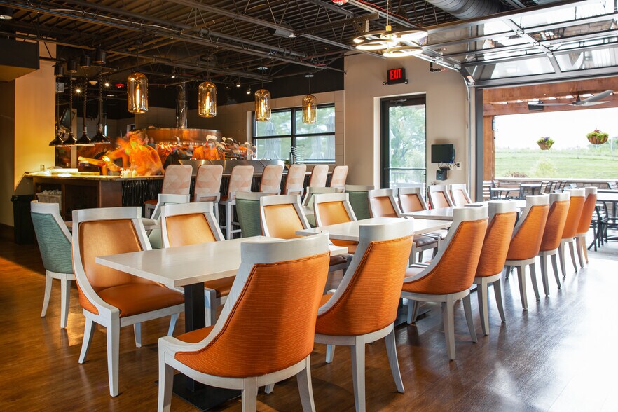 More Photos Of 9290 Kenwood Rd, Blue Ash Restaurant For Lease