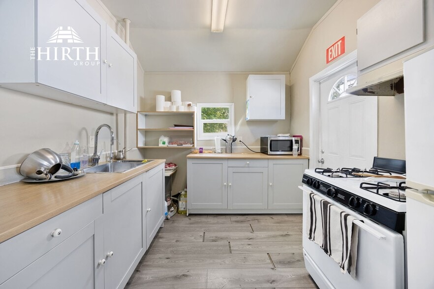 More Photos Of 6543 Lankershim Blvd, North Hollywood Schools For Sale