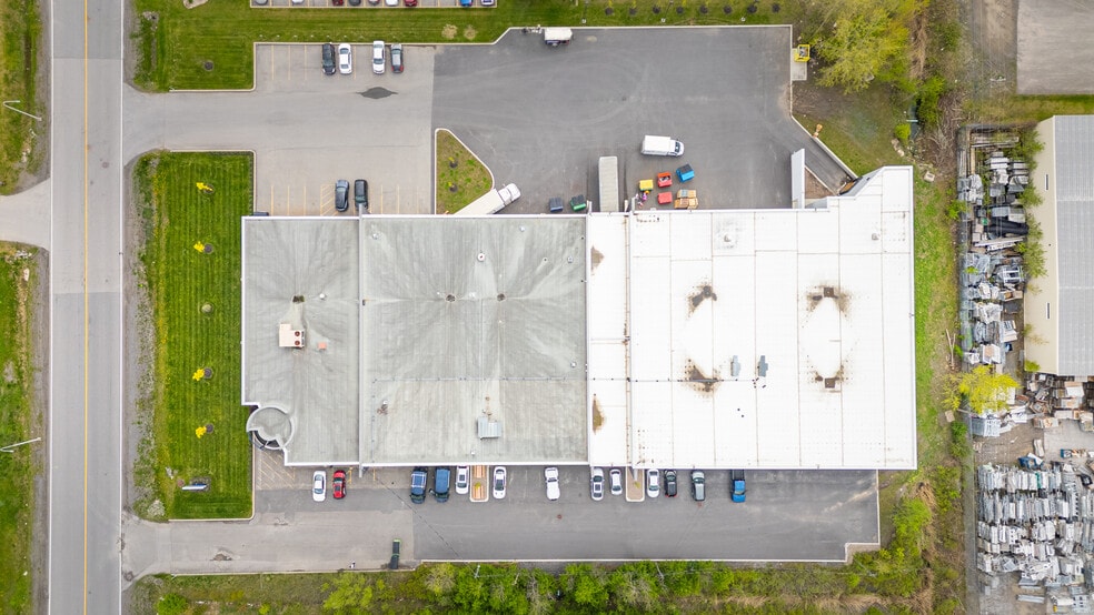 More Photos Of 275 Av Liberté, Candiac Warehouse For Lease