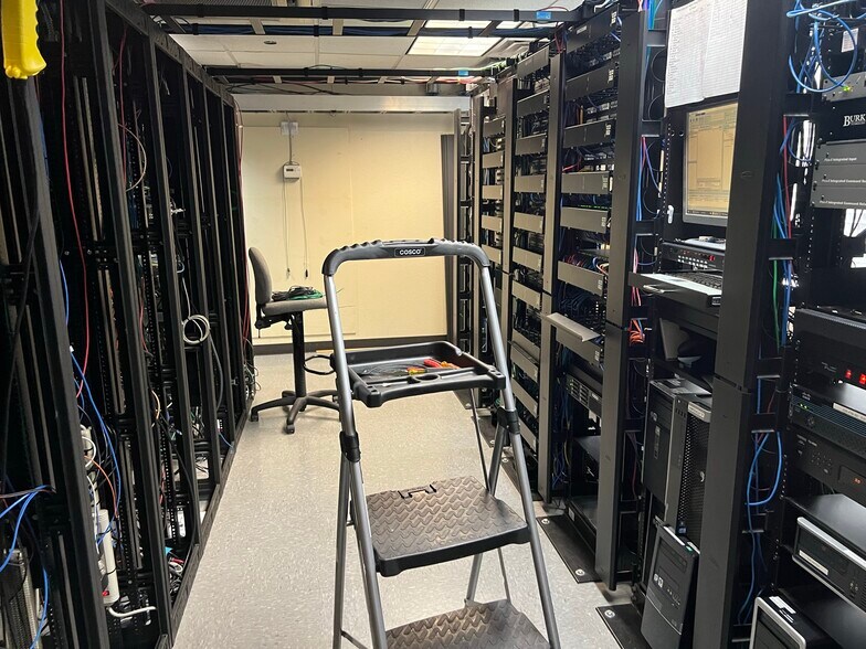 More Photos Of 13320 Metro Pky, Fort Myers Movie Radio TVStudio For Lease