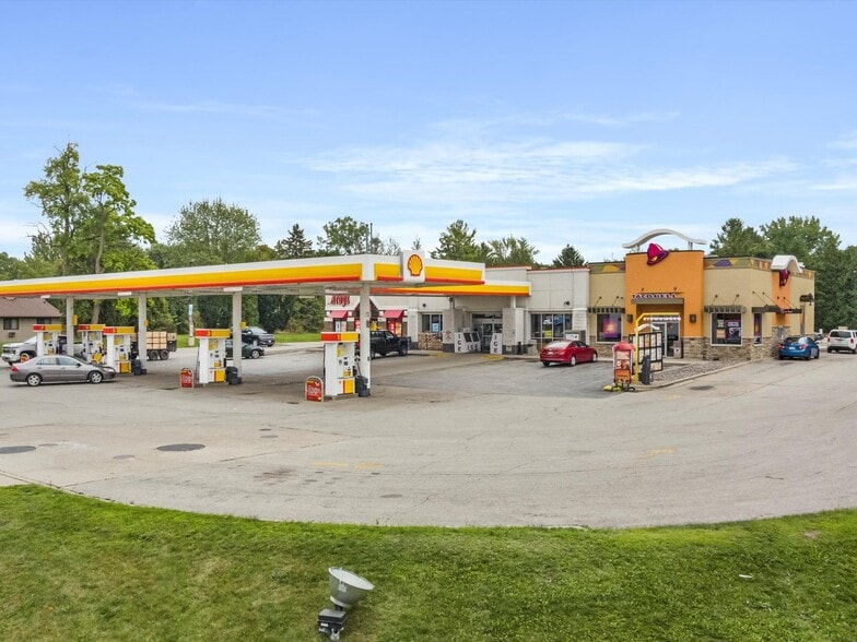 More Photos Of 1331 Green Bay Rd, Sturgeon Bay Service Station For Sale