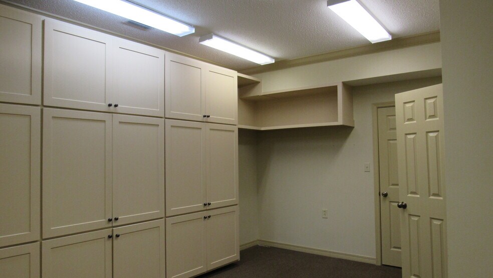 More Photos Of 22193 Highway 59 S, Robertsdale Office For Lease