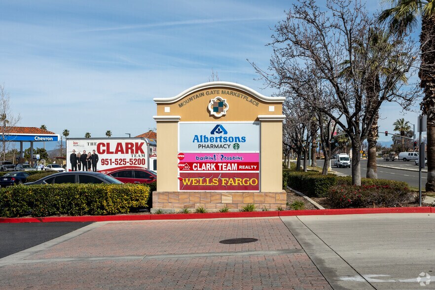 More Photos Of 130-330 W Foothill Pky, Corona Unknown For Lease