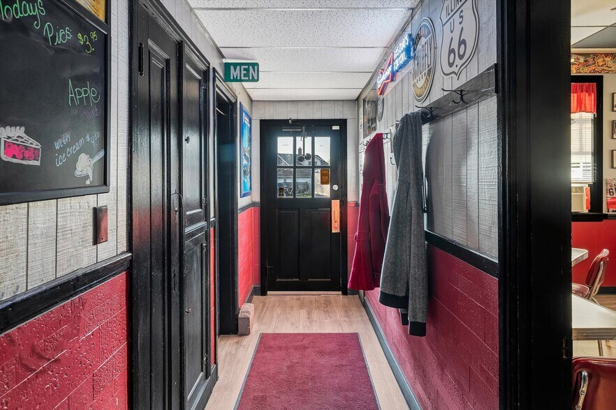 More Photos Of 108 S Old US Route 66, Hamel Restaurant For Sale