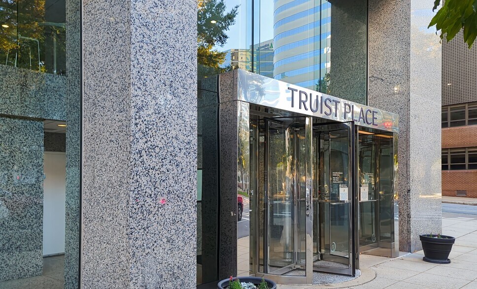 More Photos Of 919 E Main St, Richmond Coworking Space