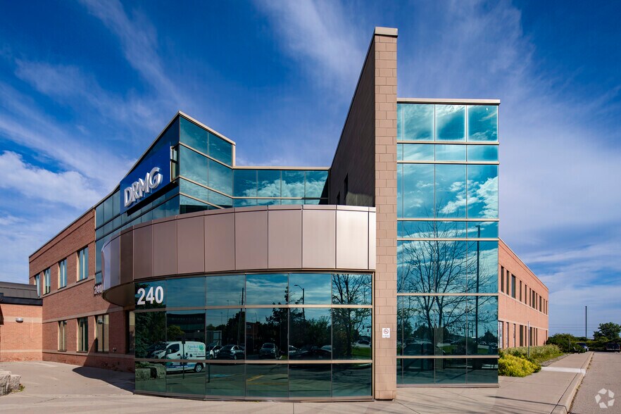 More Photos Of 240 Wyecroft Rd, Oakville Storefront Retail Office For Lease