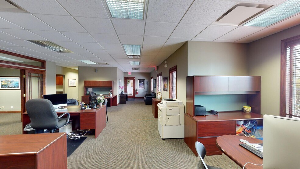 More Photos Of 3 Executive Ct, South Barrington Medical For Lease
