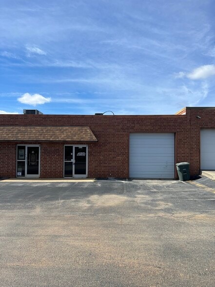 More Photos Of 12 Wendy Ct, Greensboro Unknown For Lease