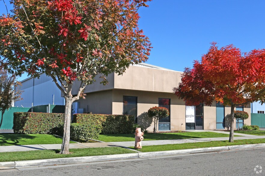 More Photos Of 7022-7026 W Pershing Ct, Visalia Warehouse For Lease