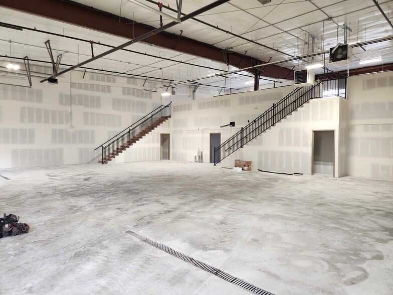 More Photos Of 1109 Southgate Dr, Windsor Industrial For Lease