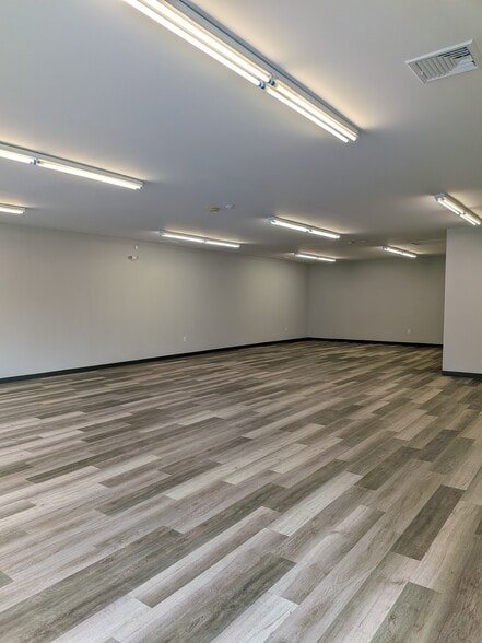 More Photos Of 8520 Allentown Pike, Blandon Unknown For Lease